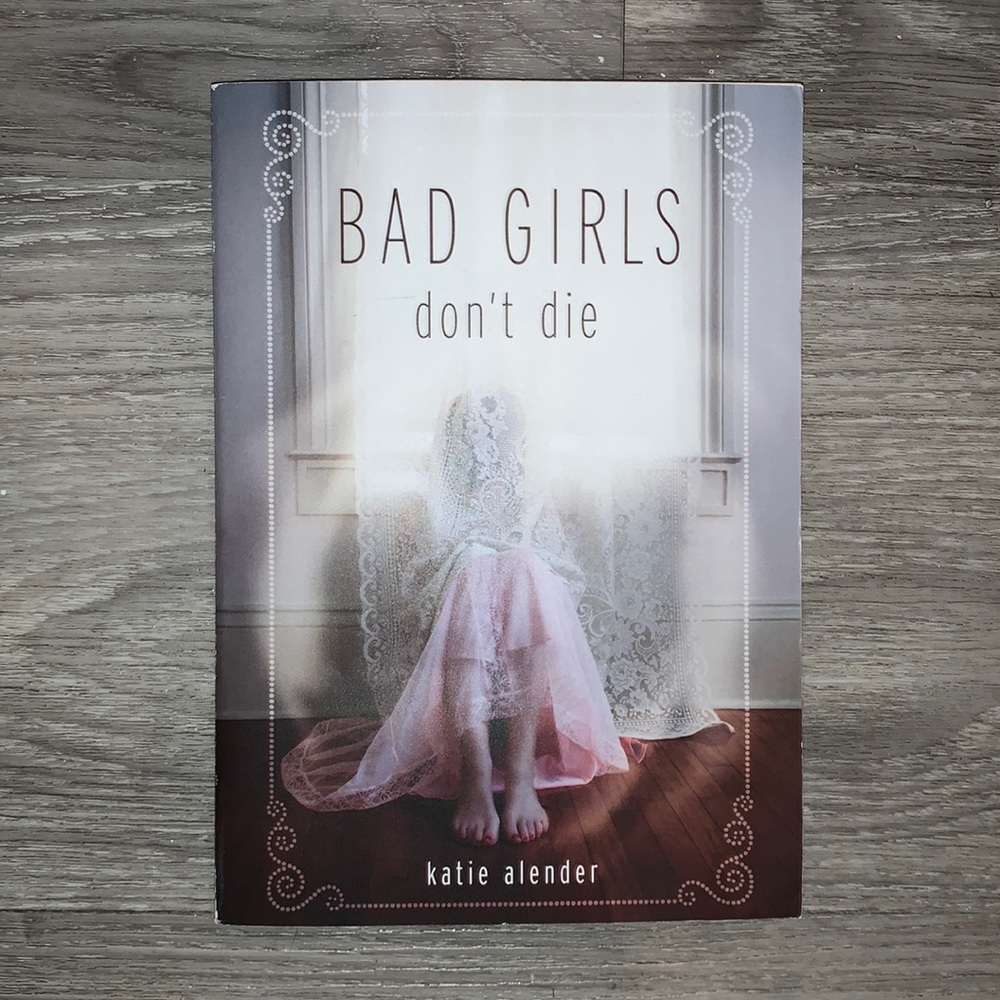 Book: Bad Girls Don’t Die by Katie Alender (like new)